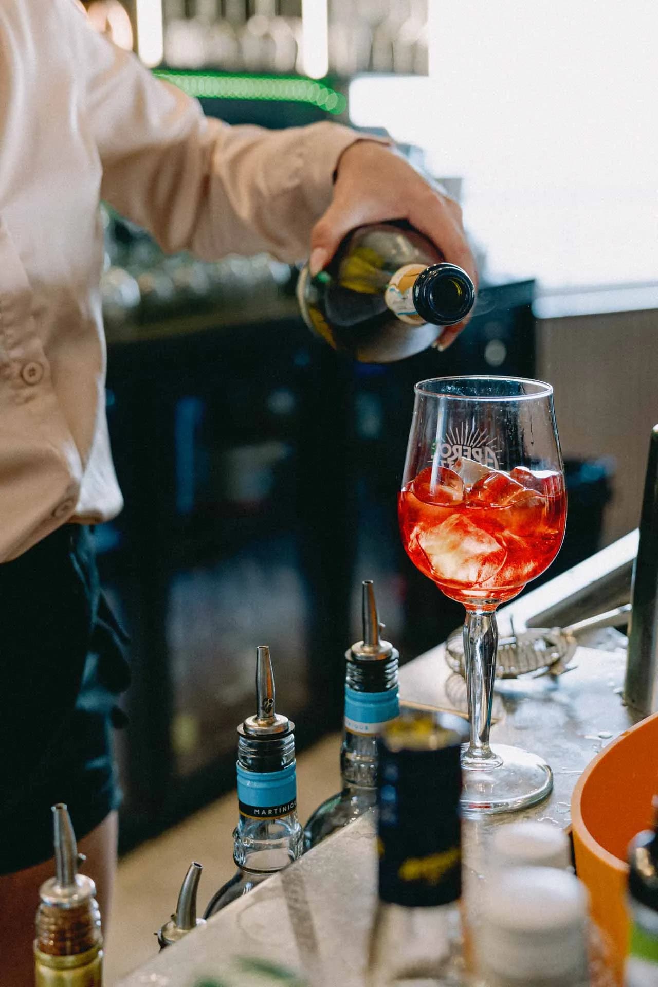 Le bar lounge des Voiles de Cayola face à l'océan
